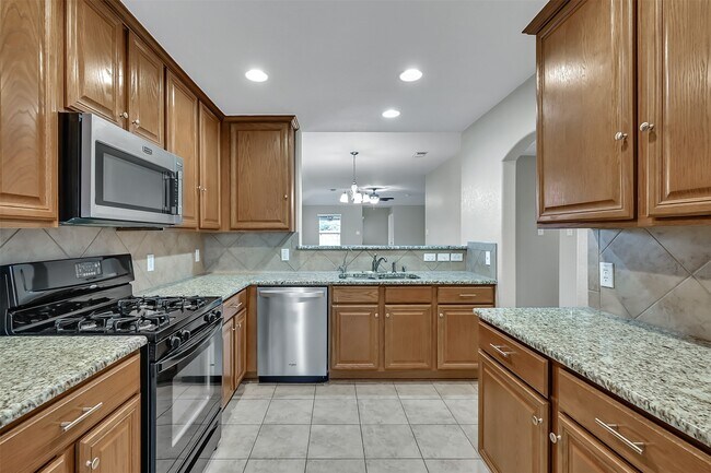 Foto del edificio - 3011 Crescent Oaks Park Ln