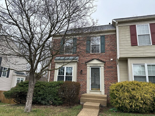 Foto del edificio - Townhouse with Woods Views and Community Amenities in Centreville