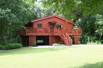 Building Photo - 2619 N Dover Rd