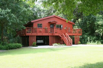 Building Photo - 2619 N Dover Rd