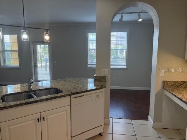 Building Photo - 860 N Orange Ave