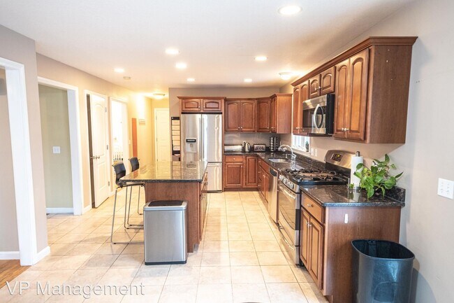 Building Photo - 4 br, 2.5 bath House - 29 Barrington Dr