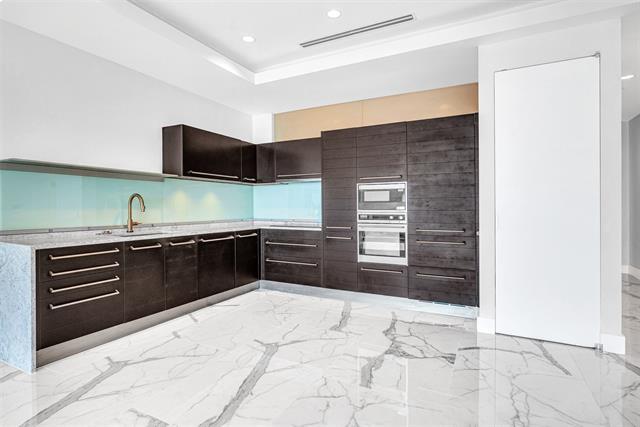 Foto del edificio - 2408 Victory Park Ln
