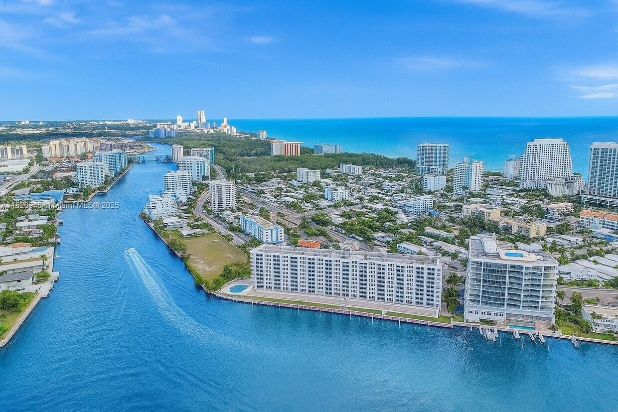 Primary Photo - 511 Bayshore Dr