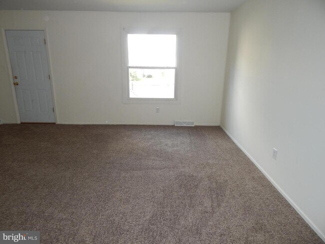Building Photo - 447 Arnold Ct