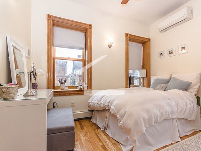 Building Photo - Really Nice 2 bed in Beacon Hill