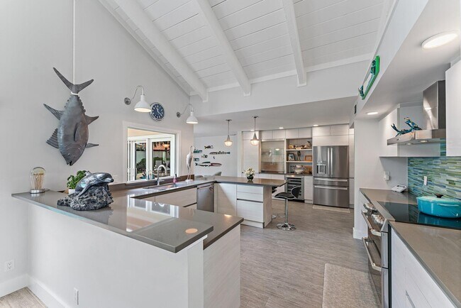 Building Photo - 108 E Tarpon Ln
