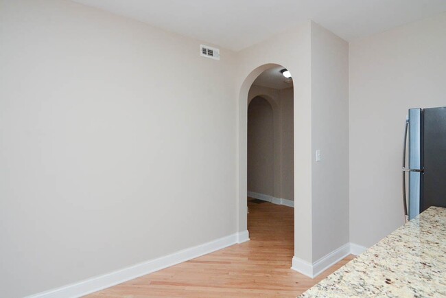 Building Photo - 891 Green Bay