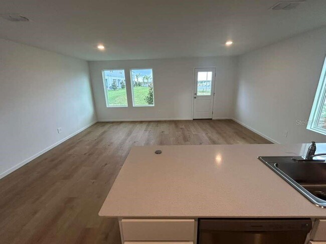 Building Photo - 1553 Plank Pl