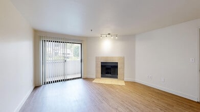 Interior Photo - Crown Pointe