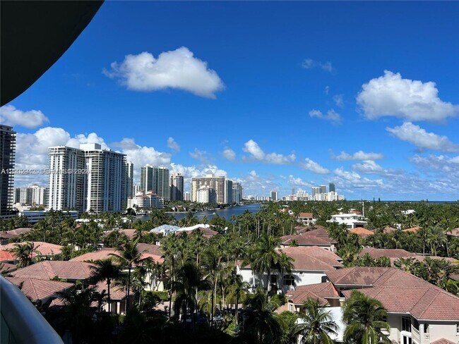Foto del edificio - 19380 Collins Ave