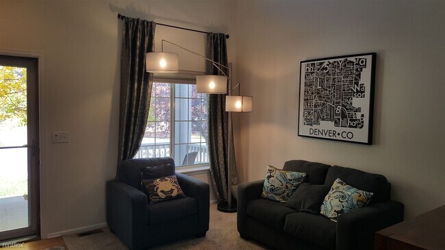 Building Photo - 4 br, 2.5 bath House - 9668 South Castle R...