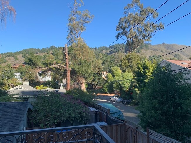 Building Photo - 220 Hiawatha Ave