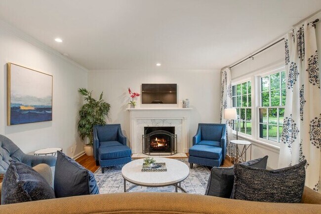 Foto del edificio - Blissful Brookside Abode- 3/2-Utica Sq/EXP...