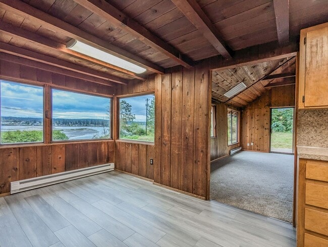 Building Photo - Rustic 3 bed 2 bath Mission Beach cabin home w/ Tulalip Bay views!