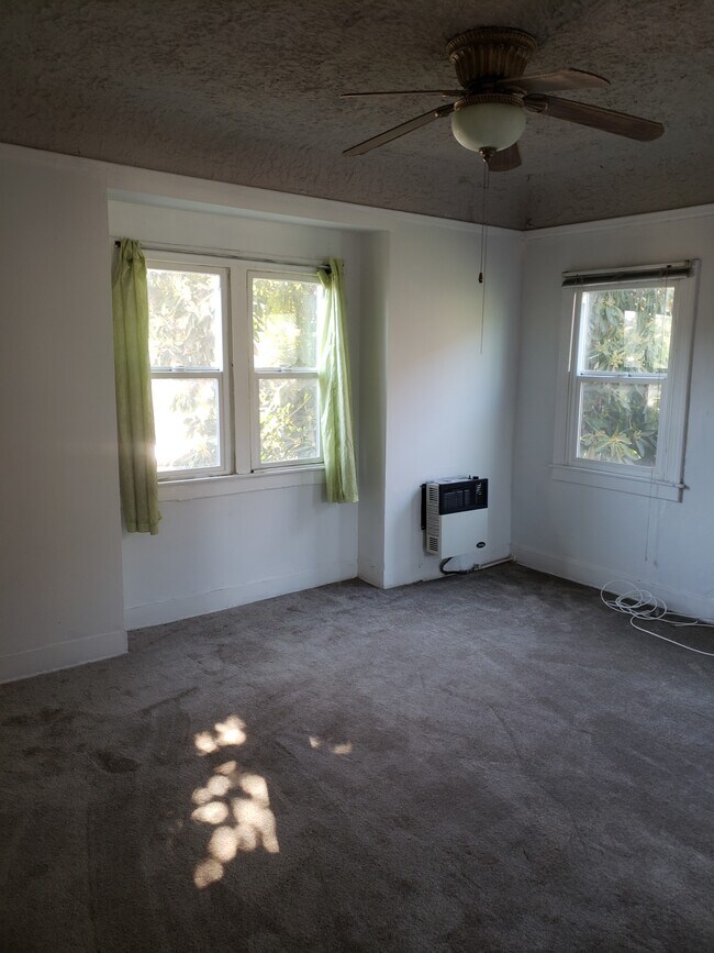 Foto del edificio - 4459 Willow Brook Ave