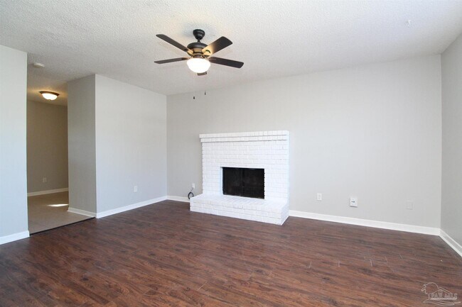 Foto del edificio - 7642 Sandy Creek Dr