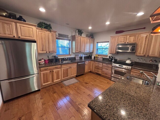 Building Photo - Truckee Ski Lease Available