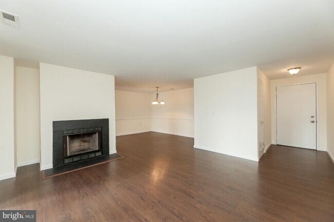 Building Photo - 18040 Chalet Dr