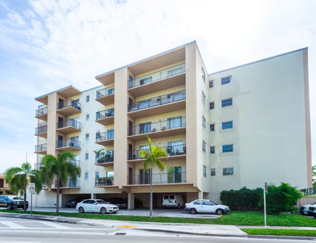 Building Photo - Casa Linda Apartments