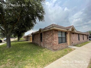 Building Photo - 1910 Aruba Dr