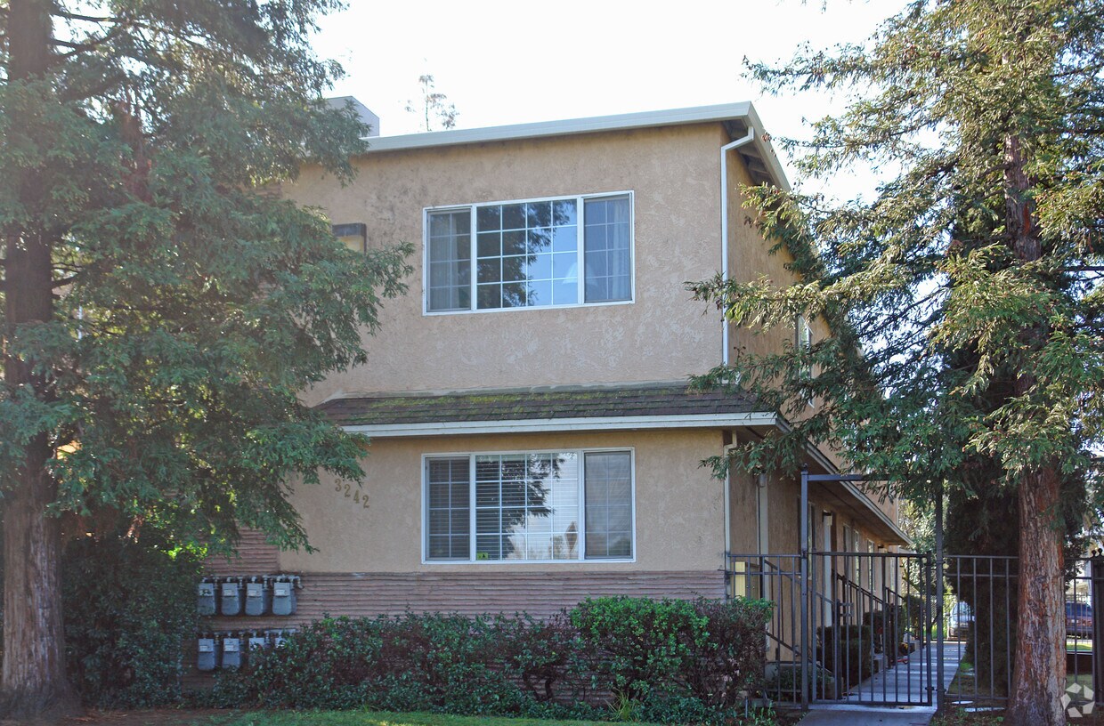Primary Photo - 3242 V St