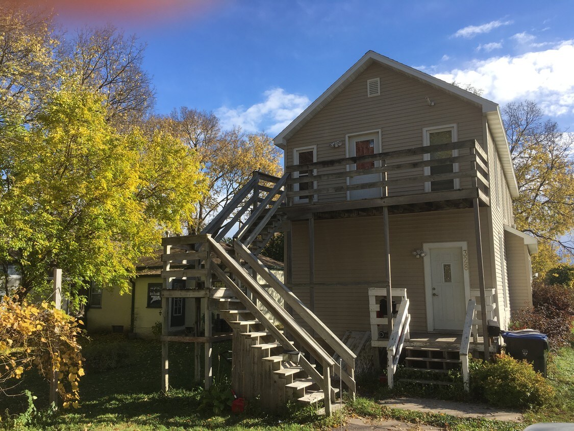 328 Carney Ave, Mankato, MN 56001 Apartments 328 Carney Ave Mankato