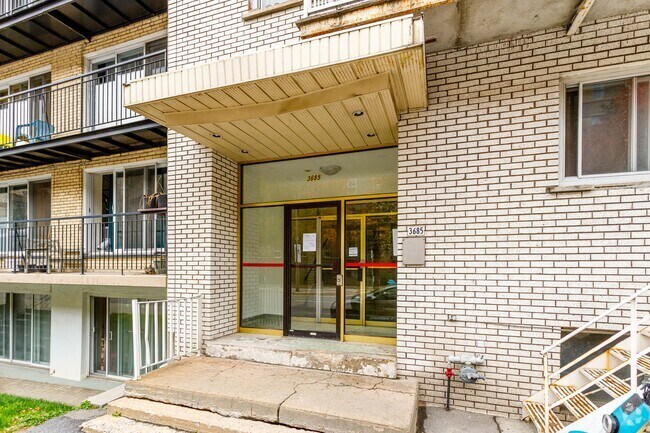 Building Photo - 3685 Rue Berri