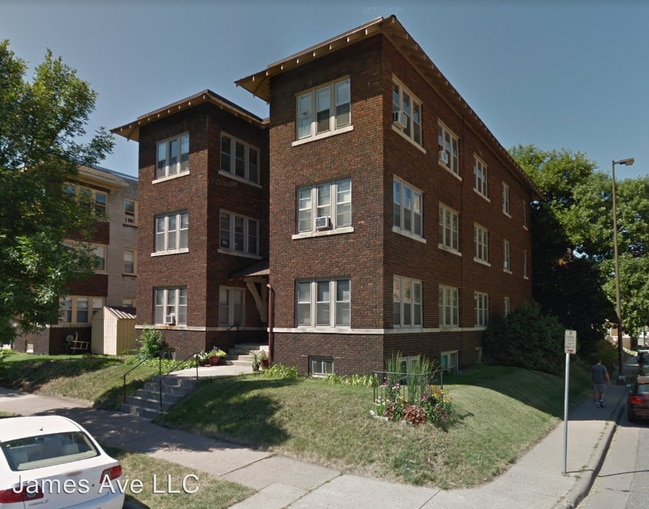 Building Photo - 2900 James Ave S