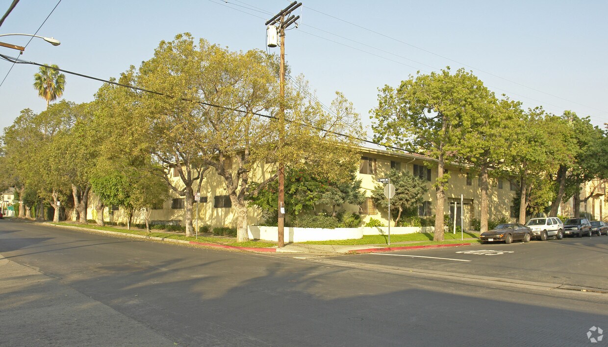 Building Photo - 6153 Lexington Ave