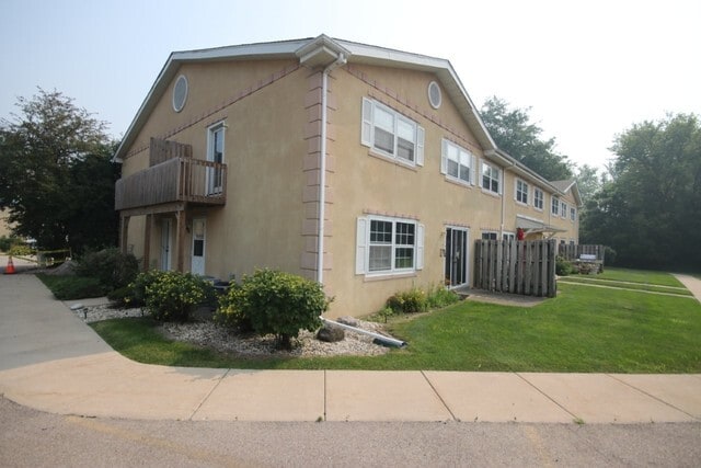 Building Photo - 1142 Greenwood Cir
