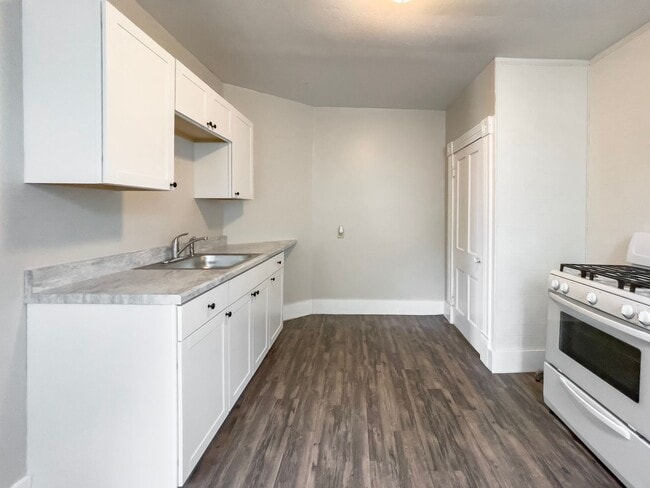 Foto del edificio - 700 W Powers St