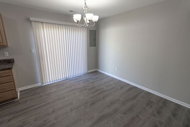 Foto del edificio - 4012-4014 Arctic Fox Dr.