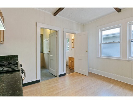 Building Photo - 8 Greylock Rd