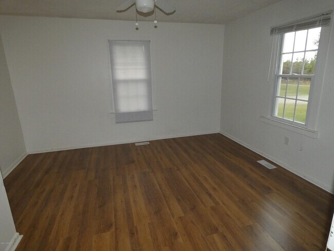 Foto del edificio - 1404 Lake Cole Rd