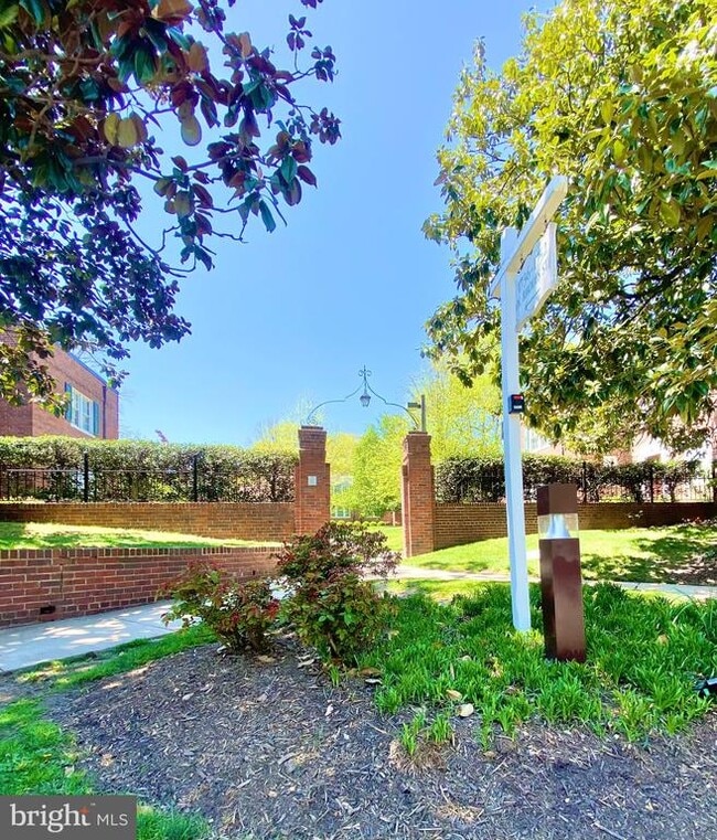 Building Photo - 1748 N Rhodes St