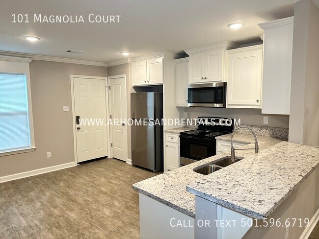 Building Photo - 101 Magnolia Court | $1695 | 3 beds, 2 beds