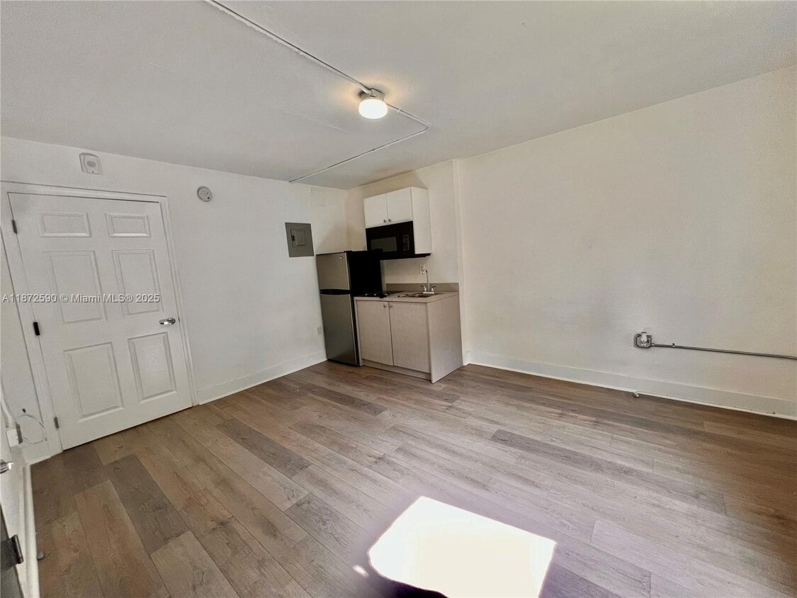 Primary Photo - 143 SW 9th St