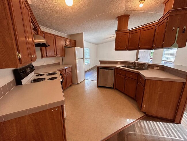 Building Photo - 504 Baker Ln