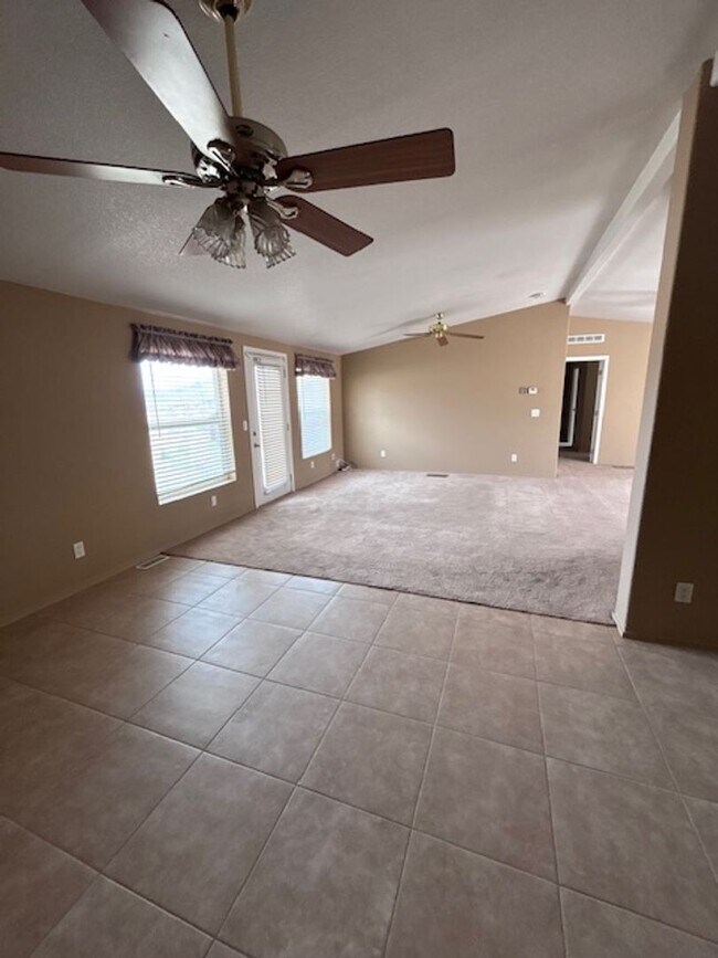 Foto del edificio - Spacious 3 Bedroom, 2 Bath Home with Large...