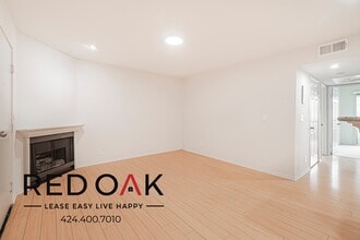 Building Photo - 4651 Cahuenga Blvd
