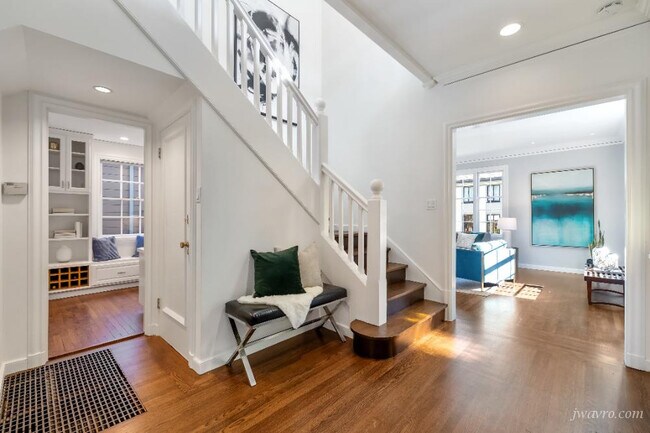 Foto del edificio - 230 Magellan Ave