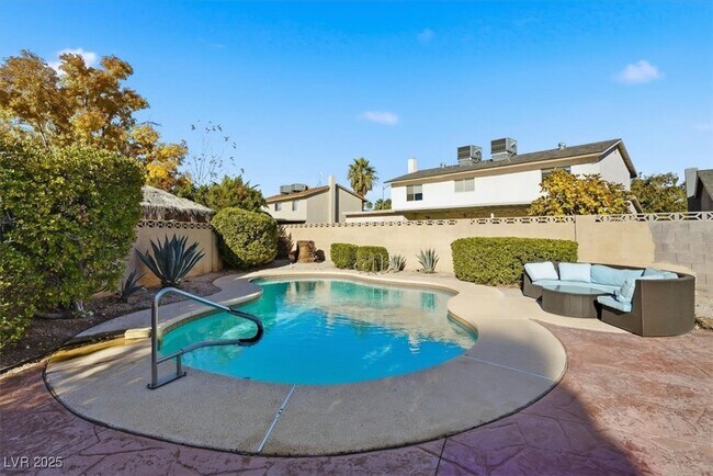 Foto del edificio - 3182 Moonflower Dr