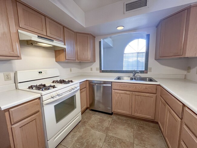 Foto del edificio - TOWNHOME - COTTONWOOD - SAWMILL GARDENS HOA