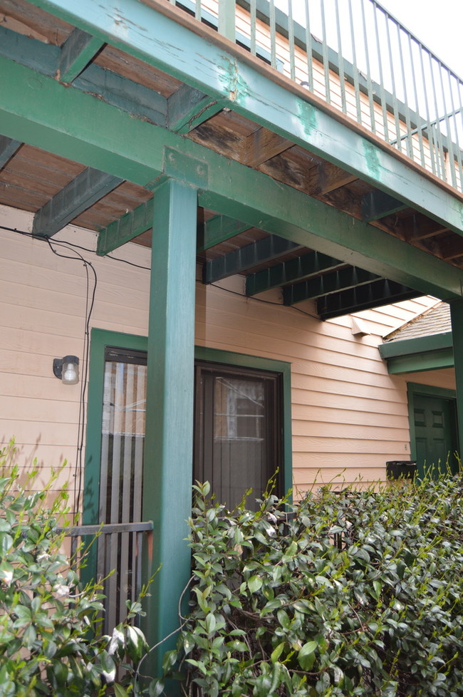 Building Photo - 2341 Castro Way