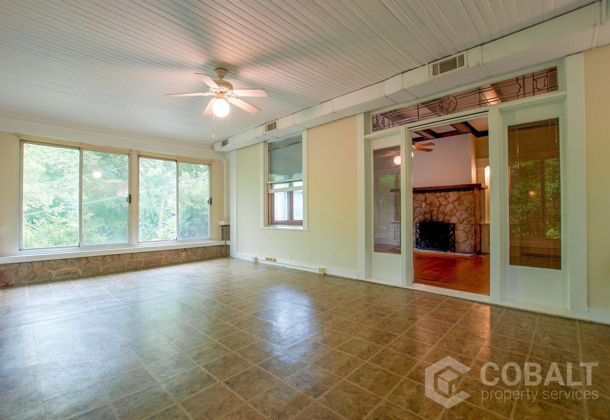 Foto principal - 867 Rosedale Rd NE