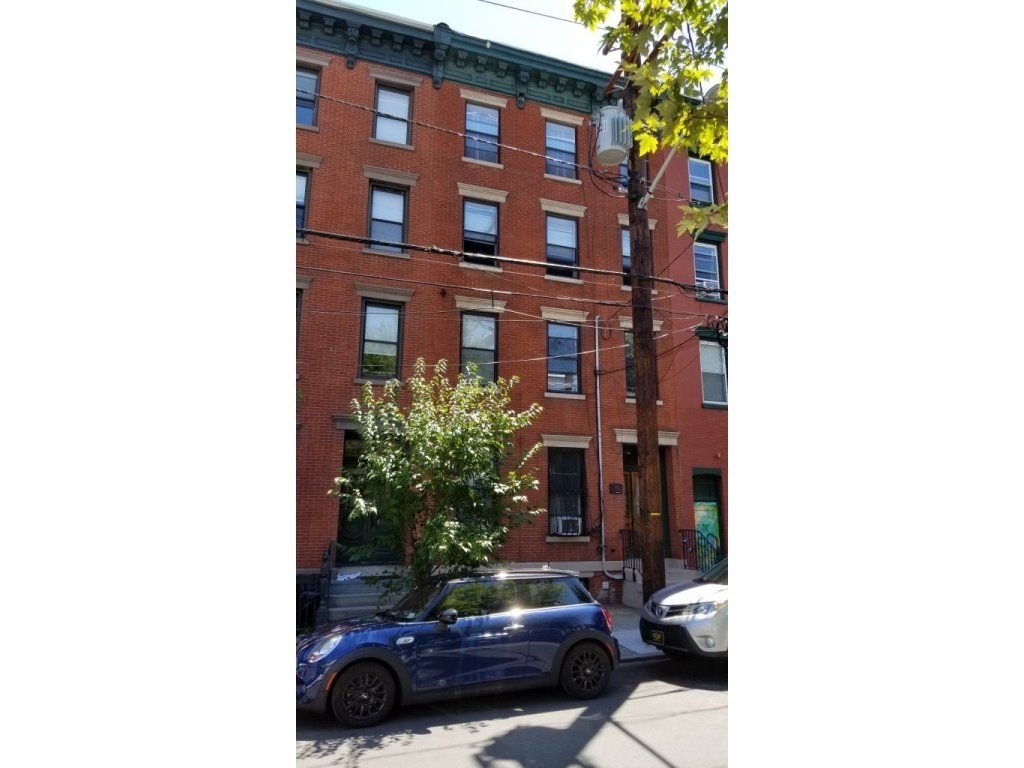 Foto principal - 215 1st St