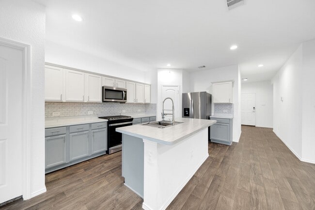 Foto del edificio - 21234 Riverdew Dr