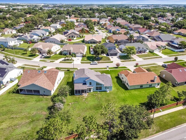 Foto del edificio - Spacious Home on Oversized Lot Now Availab...
