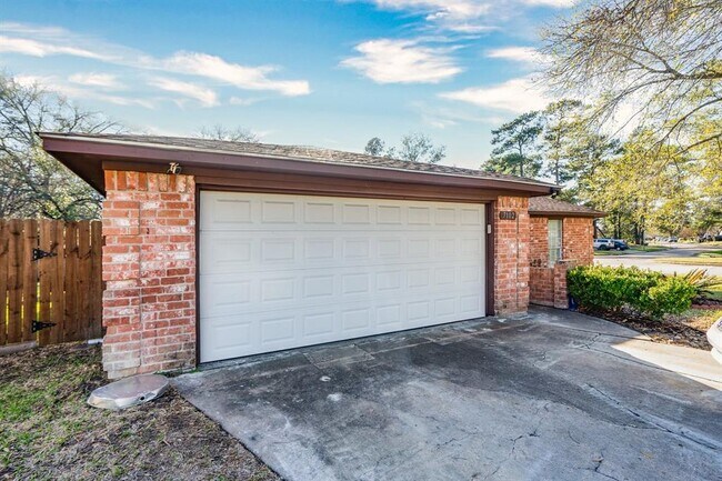 Foto del edificio - 7102 Foxwood Forest Ct
